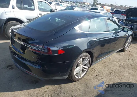 2015 Tesla Model S 60/70/85 z USA, uszkodzony, nr VIN 5YJSA1H18FF096477